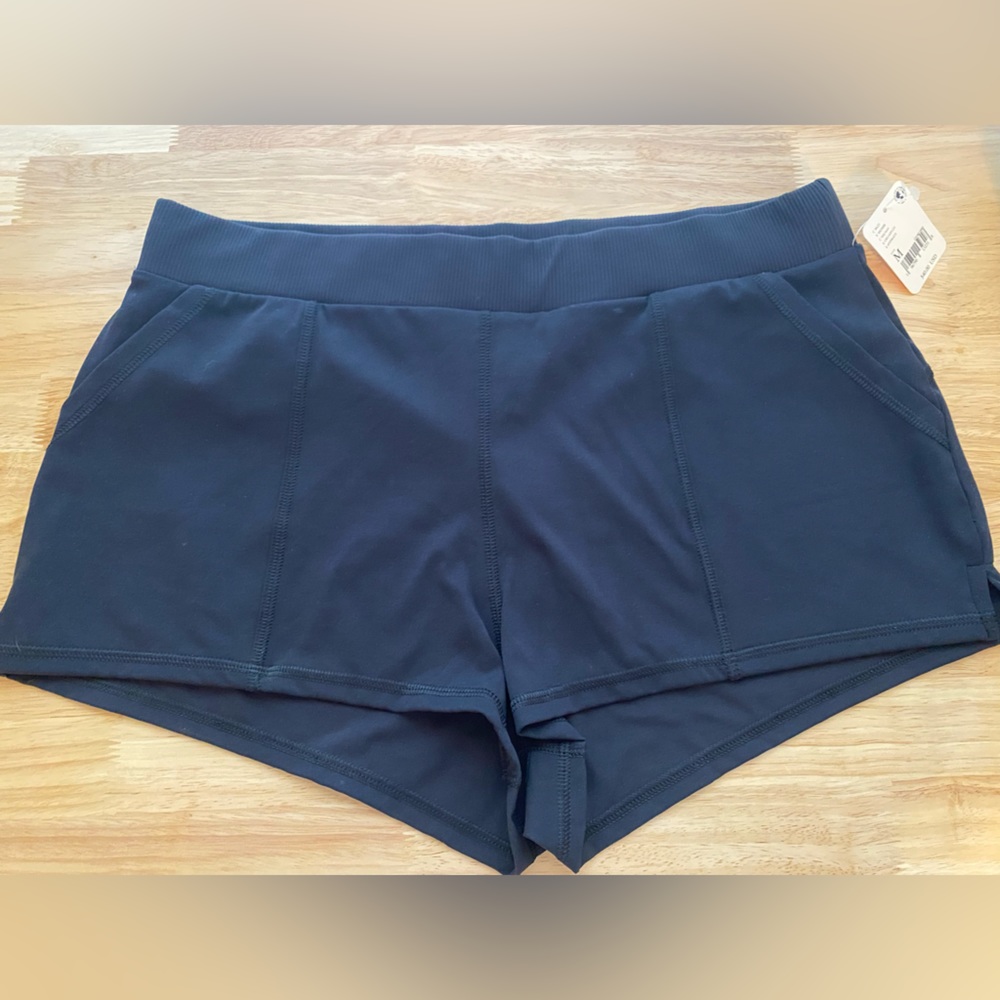 Free People Women’s Move On Micro shorts. Size medium. Black